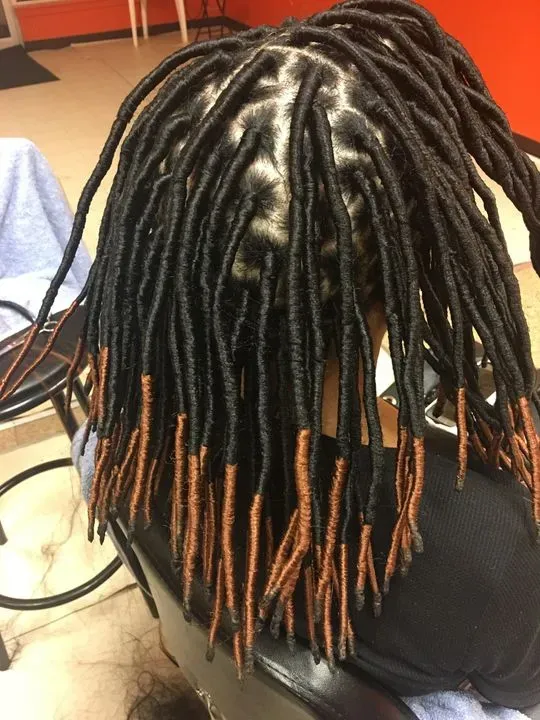 https://cdn.salonspotlight.com/photos/cUaOL2H6mD4FIOJtZTAn/d48336f8-b5e2-48e1-8242-811644f5a2fa_720x720