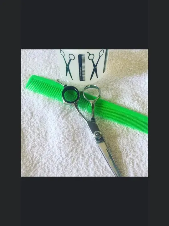 https://cdn.salonspotlight.com/photos/cUqPPXHxt0gd41hcl2GP/7472f639-e1fc-4549-905d-cb5e4dd10d43_720x720