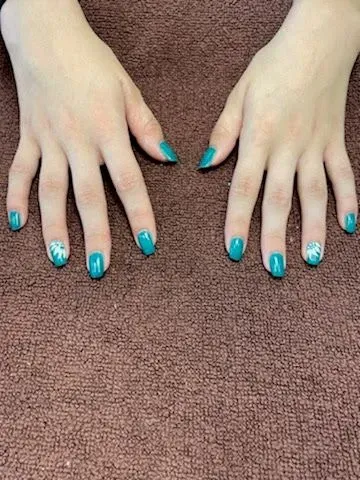 https://cdn.salonspotlight.com/photos/cVUO7ZD3GbUozvbHBDkE/46b327ec-fbfe-4506-a4b3-3f2cd8f627a7_720x720