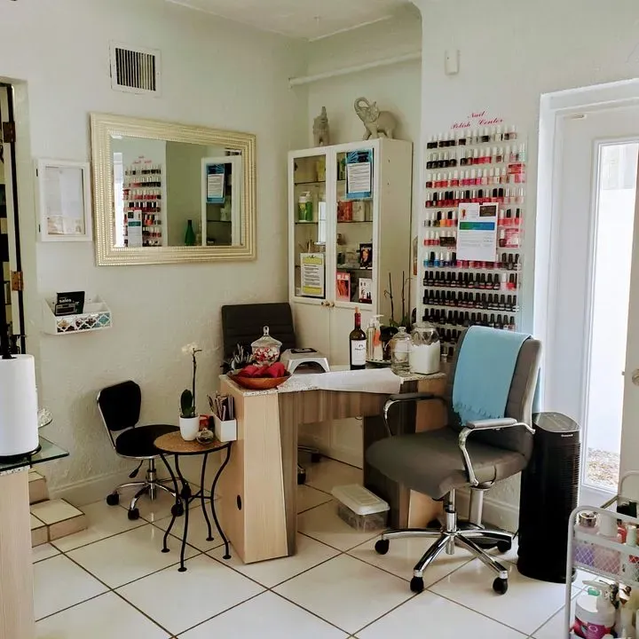 https://cdn.salonspotlight.com/photos/cWk4feiWdjfw8DlROOwW/9b2b23f1-5c58-4866-b231-3c5118669826_720x720