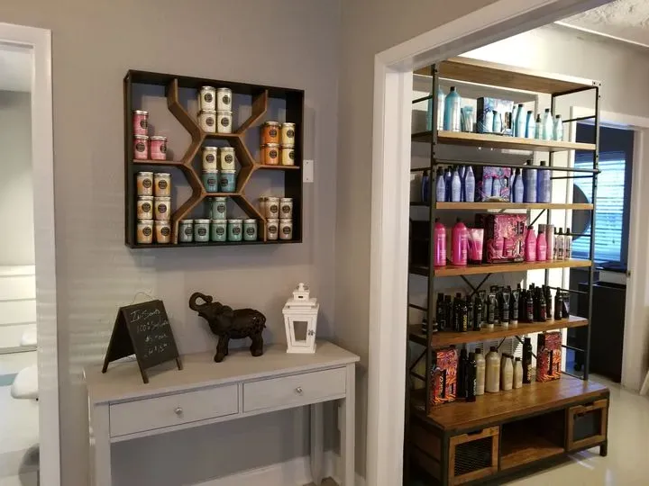 https://cdn.salonspotlight.com/photos/cWk4feiWdjfw8DlROOwW/a1ec5d1d-7ccb-423a-8119-89dd42a27fc6_720x720