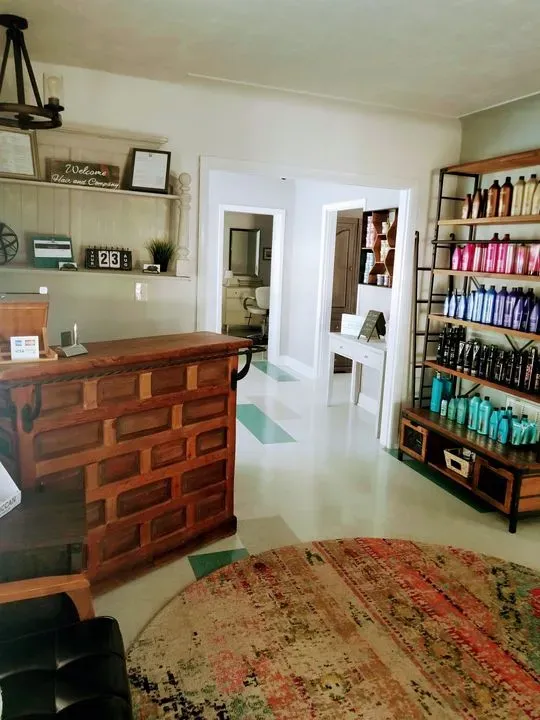 https://cdn.salonspotlight.com/photos/cWk4feiWdjfw8DlROOwW/bdebff8e-21c4-479d-ac7f-fc57ddbdd4e1_720x720