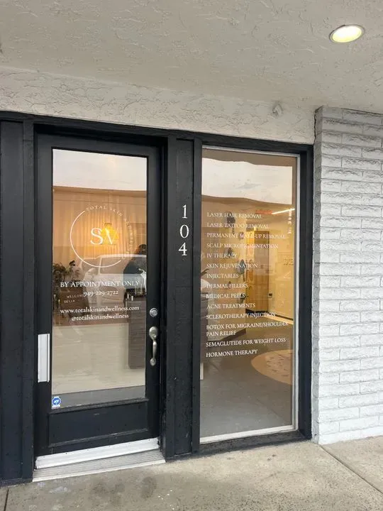 https://cdn.salonspotlight.com/photos/cYDgNHwav7sae6f5HGXa/257a8cbd-6610-406e-b93a-d30abfa14623_720x720