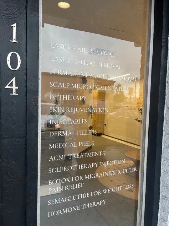 https://cdn.salonspotlight.com/photos/cYDgNHwav7sae6f5HGXa/8b1eb639-c830-4e5a-8b59-bd92dc898736_720x720