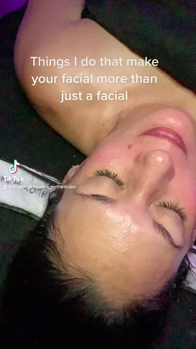 https://cdn.salonspotlight.com/photos/cZKLWcNKTkUbnDecYXna/2fe1392f-b567-4215-a527-888167e04bd6_720x720