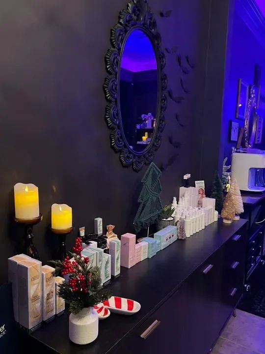 https://cdn.salonspotlight.com/photos/cZKLWcNKTkUbnDecYXna/54a5f92d-e266-42cc-85fb-c5a97dd2abfb_720x720