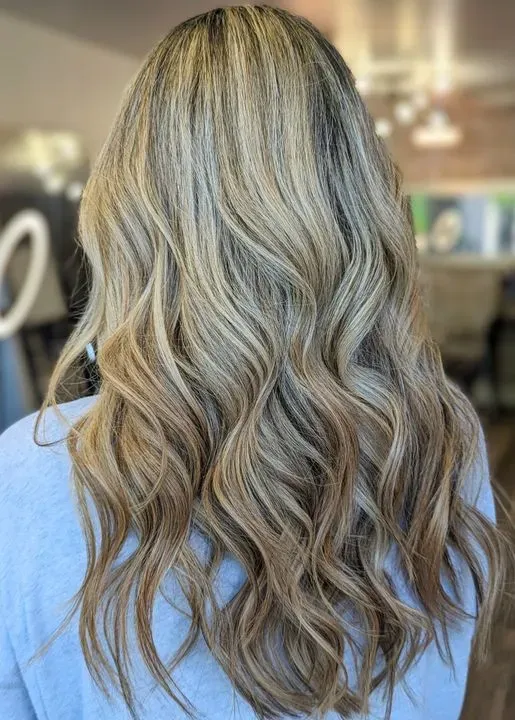 https://cdn.salonspotlight.com/photos/ca8QioI8IHdWrIWcvVe2/c83b7548-f413-4a43-b94d-443123ab28c1_720x720