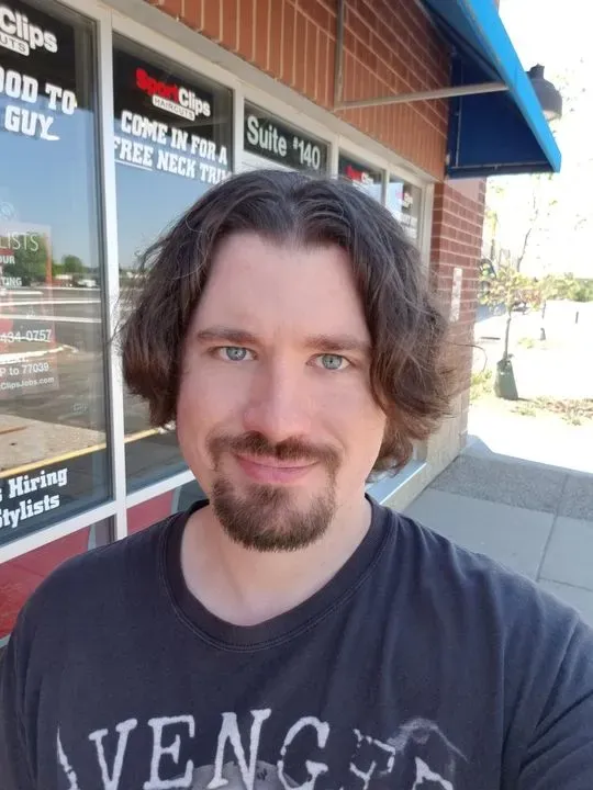 https://cdn.salonspotlight.com/photos/caAlbxwXtTW9ezBLydem/f4588a8a-8403-4b7e-8009-8c11fde786f7_720x720