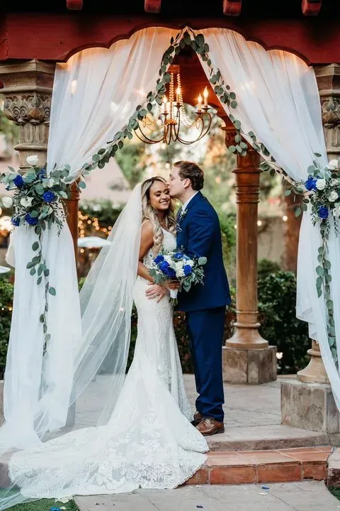 https://cdn.salonspotlight.com/photos/caJyUkTZ6pIeMmUOrIaP/49c61283-169c-4557-be15-66e8f2e0f58a_720x720