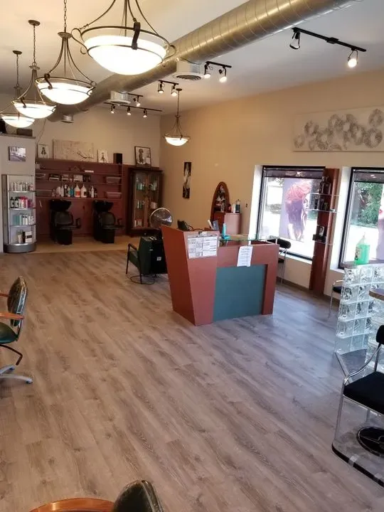 https://cdn.salonspotlight.com/photos/caRW2hKQhPDbE7rexMtF/c267749d-0f16-4100-b911-3fc2db27ad65_720x720