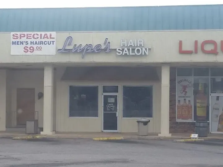 https://cdn.salonspotlight.com/photos/camJV5E1avNWZIBYiyB2/427f2cae-a5fb-43a1-bfef-9a47b1519d7f_720x720