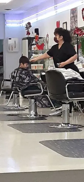 https://cdn.salonspotlight.com/photos/camJV5E1avNWZIBYiyB2/e8fcaf71-7575-4189-b5c6-f3331e61cfbf_720x720