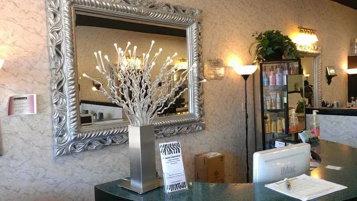 https://cdn.salonspotlight.com/photos/cazAAR6H4Uyj6A8cp5Yt/80b29074-3502-4065-b791-401639a57b69_720x720