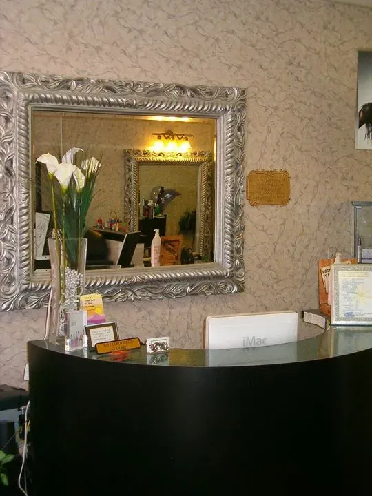 https://cdn.salonspotlight.com/photos/cazAAR6H4Uyj6A8cp5Yt/8401891c-8978-4ef7-9052-b3b7625e3c5d_720x720