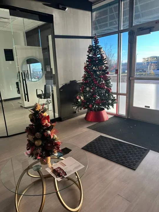 https://cdn.salonspotlight.com/photos/cbTQe439OyMVpFKrhEcJ/e7b8f7f1-a8a8-4241-80a2-738d9cdbc0ce_720x720