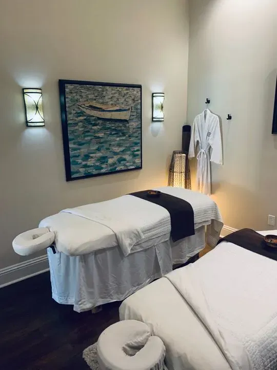 https://cdn.salonspotlight.com/photos/cbTe8tgC4p2xyaB3ABYy/4ac75f95-1507-4b20-96e1-364f5f70edc3_720x720