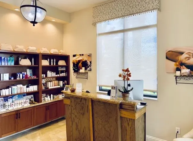 https://cdn.salonspotlight.com/photos/cbTe8tgC4p2xyaB3ABYy/688a8ad3-9d00-4373-b45d-5ed02308f9c6_720x720