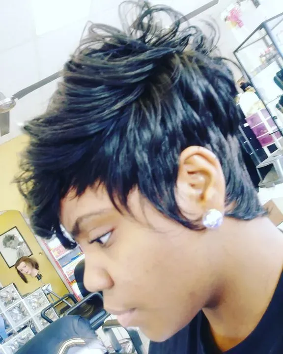https://cdn.salonspotlight.com/photos/cbvvluILo8rJFtRTI1CN/0dab2248-5861-4d9f-b3f4-eb1e61ddde00_720x720