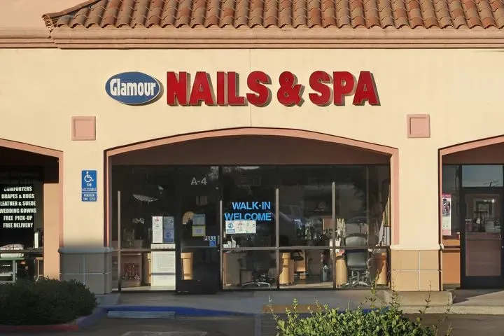 https://cdn.salonspotlight.com/photos/cdrOpbvCgrzt4CvTIomy/84aba0bd-6c92-44bf-ad04-49faaf0ef643_720x720