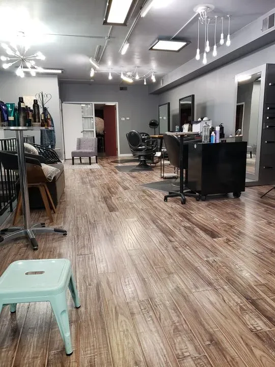 https://cdn.salonspotlight.com/photos/cesylPRLL48pBLN5QRiH/d920c9d1-168f-41b3-aea0-feff7c24f172_720x720