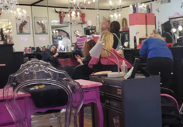 https://cdn.salonspotlight.com/photos/cf5Jn2VpRBFY14CTAlxZ/99cfb622-36fe-4355-8894-50728a8beb2a_720x720