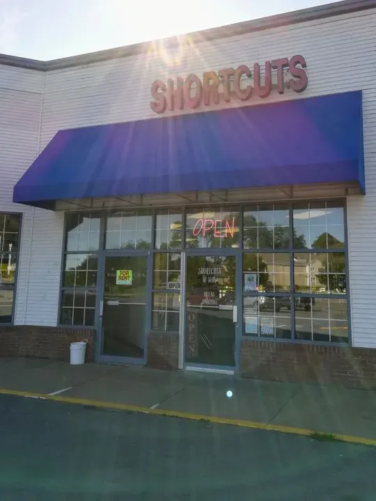 https://cdn.salonspotlight.com/photos/cfi8PaW23lcNKB2xBbrk/ed02d262-cc4f-460d-8d5c-e82316495d55_720x720