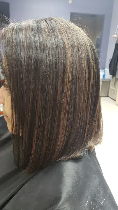 https://cdn.salonspotlight.com/photos/cfr3ebnABnPPavAWkDST/0e63e759-a10e-4fdc-a3c5-fe8e9f1a8cba_720x720
