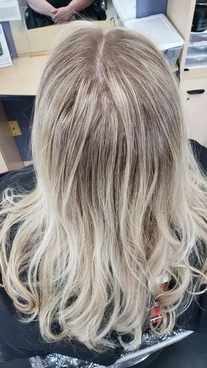 https://cdn.salonspotlight.com/photos/cfr3ebnABnPPavAWkDST/18798574-49a8-49d9-a3d4-2fd1fce0ab9a_720x720