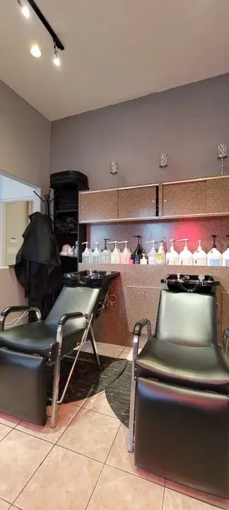 https://cdn.salonspotlight.com/photos/cgrArT8JLck9KBEb6zBl/05e7492d-02f8-4ac0-b0c5-79d86dfbce49_720x720