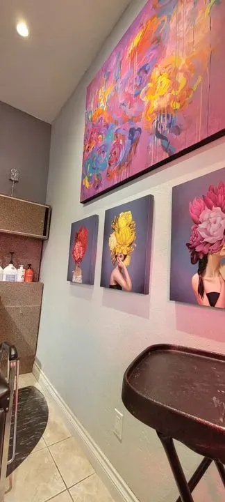 https://cdn.salonspotlight.com/photos/cgrArT8JLck9KBEb6zBl/33b5aa25-872a-4993-9349-c777e6880e07_720x720