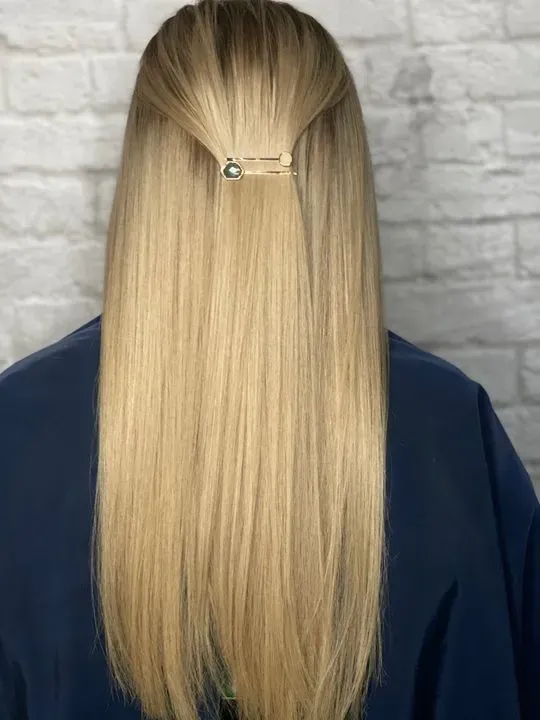 https://cdn.salonspotlight.com/photos/cgrm3AwnNZoC4HYzivez/bba3abd8-c36c-4e1f-9d15-88cb664e8ee9_720x720