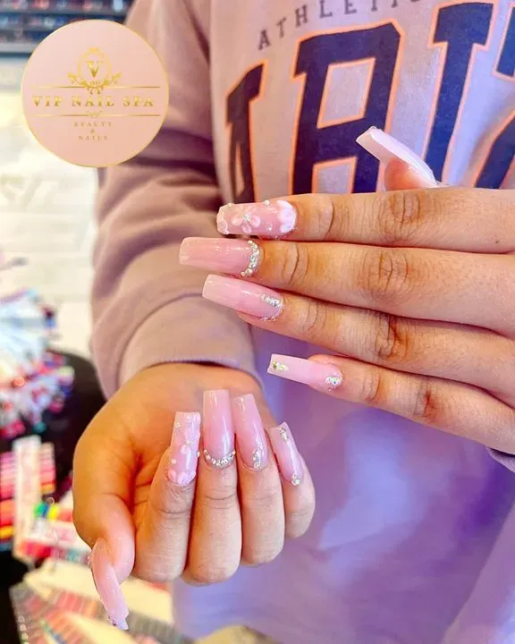 https://cdn.salonspotlight.com/photos/ciQOVb4MS78bJfwlk15V/dc573dee-ef97-4e1c-b321-ad446a4955cc_720x720