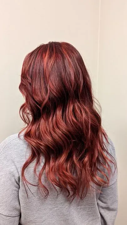 https://cdn.salonspotlight.com/photos/cl6rYUSJ40N8tNDBGTwN/ffc0a49e-a2a1-4dd3-adc3-74a822fc6982_720x720