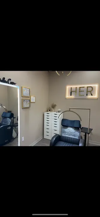 https://cdn.salonspotlight.com/photos/clUF3SX1rwmoNq5Y8Xye/9b7035c8-2836-48b2-9256-b8ddfda13608_720x720