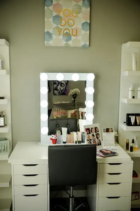 https://cdn.salonspotlight.com/photos/cnFUrakbnlzAHDtAt4qz/3479af16-4ad5-4b45-9e54-29c2c85f7700_720x720