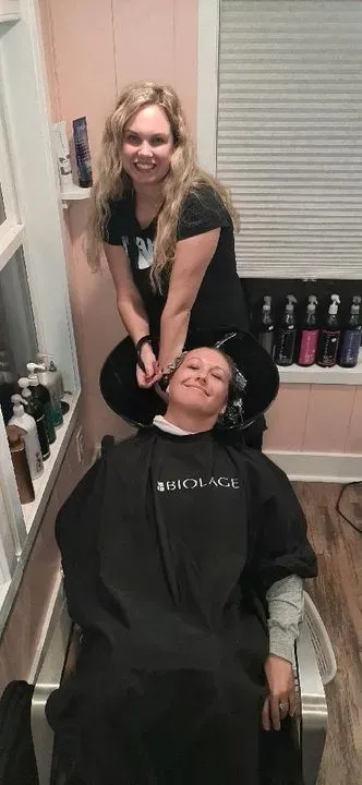 https://cdn.salonspotlight.com/photos/cnMOoYk0ODtAxBwlgFYl/86dc06a6-8b93-4fd2-a869-942ff356259e_720x720