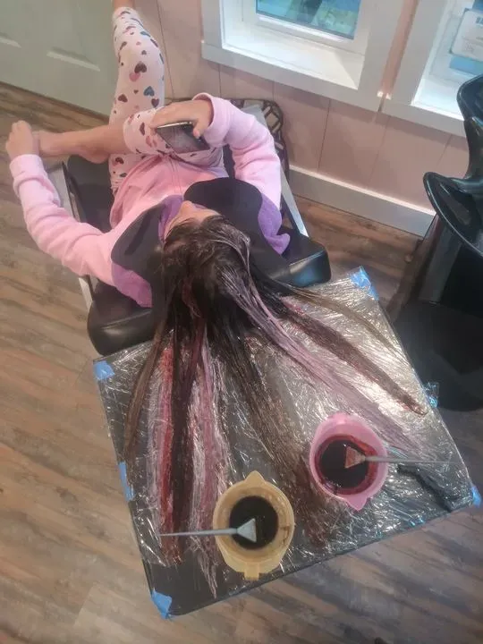 https://cdn.salonspotlight.com/photos/cnMOoYk0ODtAxBwlgFYl/dceeb2fc-f52d-4f65-8a3d-085c0359d5ed_720x720