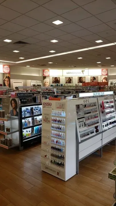 https://cdn.salonspotlight.com/photos/cpnu4gSL0eZSJnnxJB4p/d099d77b-1d92-48ae-bed3-b91667238492_720x720