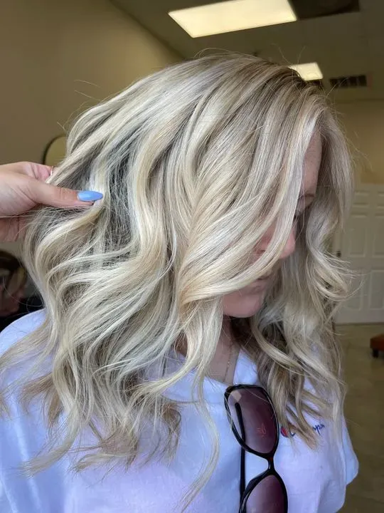 https://cdn.salonspotlight.com/photos/csRd4CpDNSw7nfI0j7Li/ff37d34d-2224-4b9d-b7b9-b312d59002e6_720x720