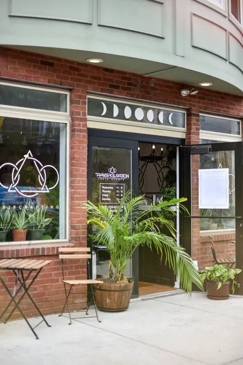 https://cdn.salonspotlight.com/photos/ctXaadDoJBbsJMdhPXzN/c26f5f19-3496-4112-95a2-579de2bd0436_720x720