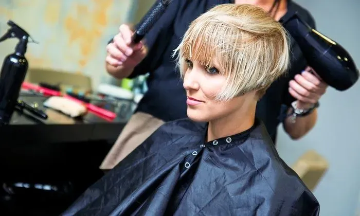 https://cdn.salonspotlight.com/photos/ctlEscoZgUWv7bJEgWBM/54ffb7a6-d5a8-42ea-88c1-1ec0c0cd19dc_720x720