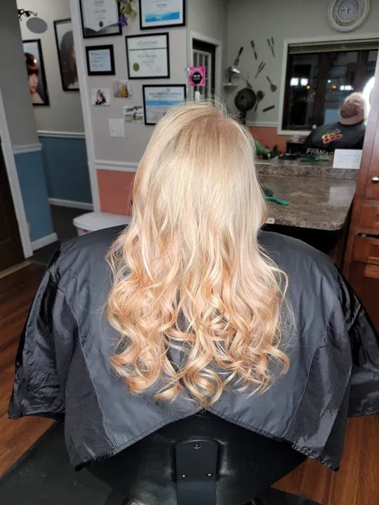 https://cdn.salonspotlight.com/photos/ctz97JRjojCCv1WESder/90ec67df-2783-4eda-84db-d8b964b7c3b1_720x720