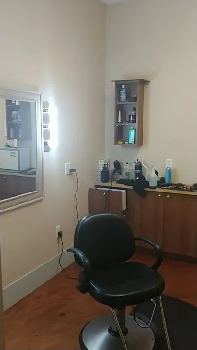 https://cdn.salonspotlight.com/photos/cuB4aOGelPlr5n6LRZ4f/93a1658b-6bfd-4492-b774-10e6a18288d3_720x720