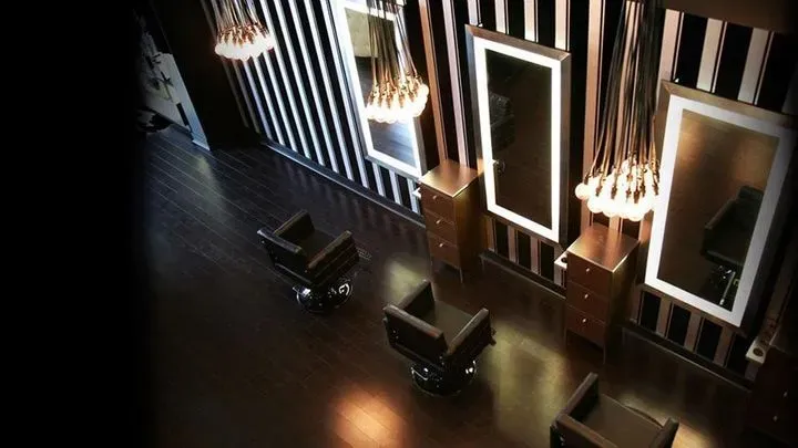 https://cdn.salonspotlight.com/photos/cveev3XpTu4NhAIyPC4a/c48f5b84-1ada-432f-9e3d-e3ba9b4cc288_720x720