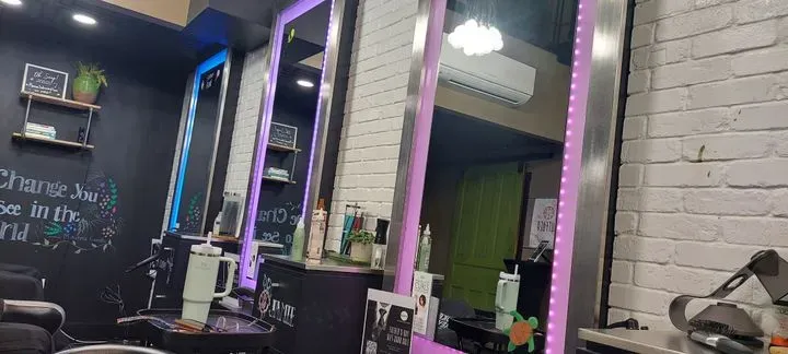 https://cdn.salonspotlight.com/photos/cveev3XpTu4NhAIyPC4a/d527f33a-bb6d-4df4-999d-29806c5de958_720x720