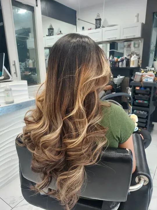 https://cdn.salonspotlight.com/photos/cwDuKJoqGyafrvsLudE3/1855d833-8f93-4ccb-a9ad-13816bf139f2_720x720