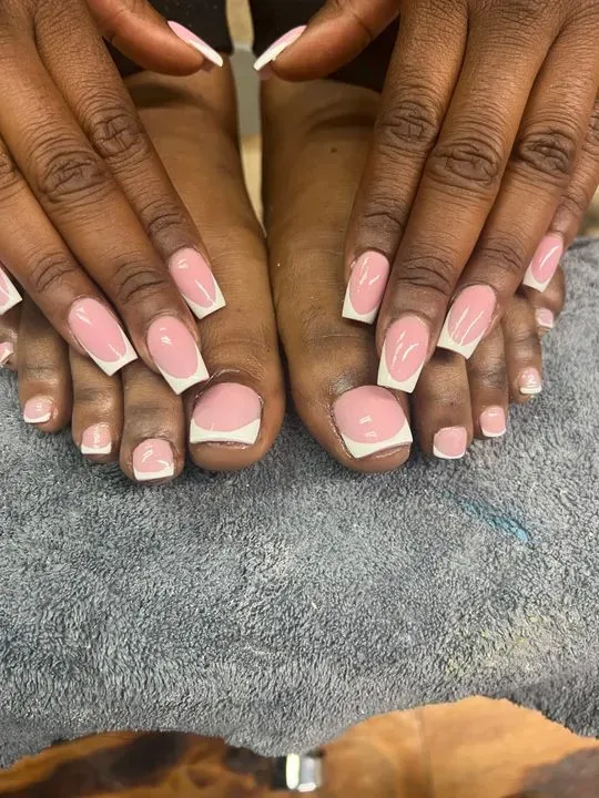 https://cdn.salonspotlight.com/photos/cwdJVerCKTNMnQE1fqNV/edc7c7a0-3152-4acd-9ffb-aaa97e73eae0_720x720