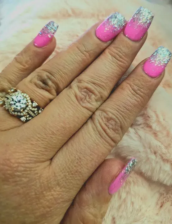 https://cdn.salonspotlight.com/photos/cxGh1lkQyMvdBIAqqsBK/b313d482-fcbb-46d5-bfcb-b5b001aba788_720x720