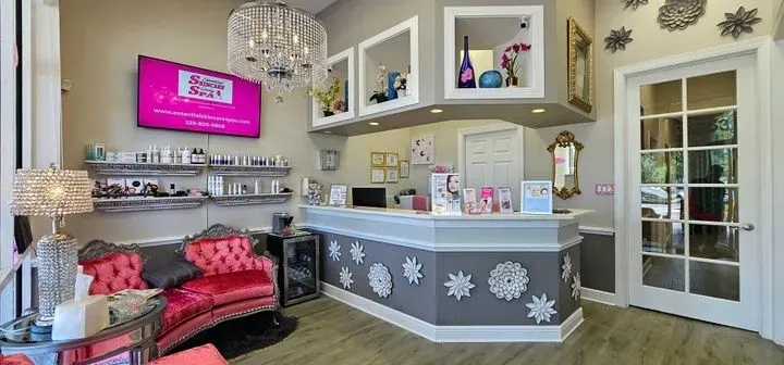 https://cdn.salonspotlight.com/photos/cxQ5GAWQYpiKCMkDJIad/6b53082b-b5ee-470e-aefa-63adf78e8971_720x720