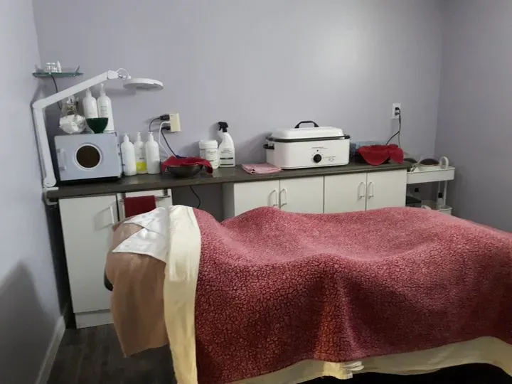 https://cdn.salonspotlight.com/photos/d3dzwNmxoW3CZlOYjtso/83bc6721-a949-412a-bc30-514276aac542_720x720